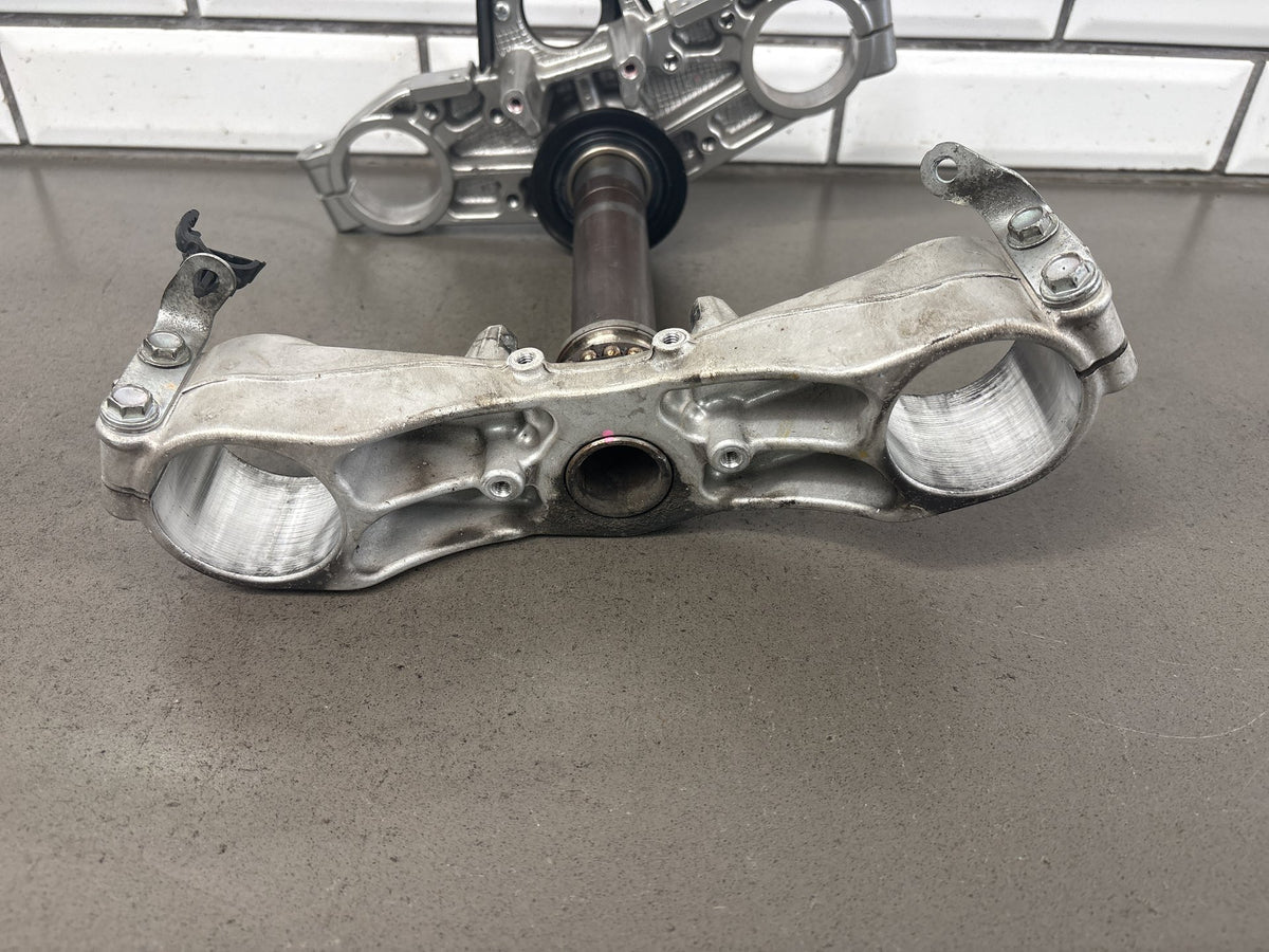 2010-14 Kawasaki Concours 14 ZG1400 Triple Tree Set Silver OEM 44039-0052-458