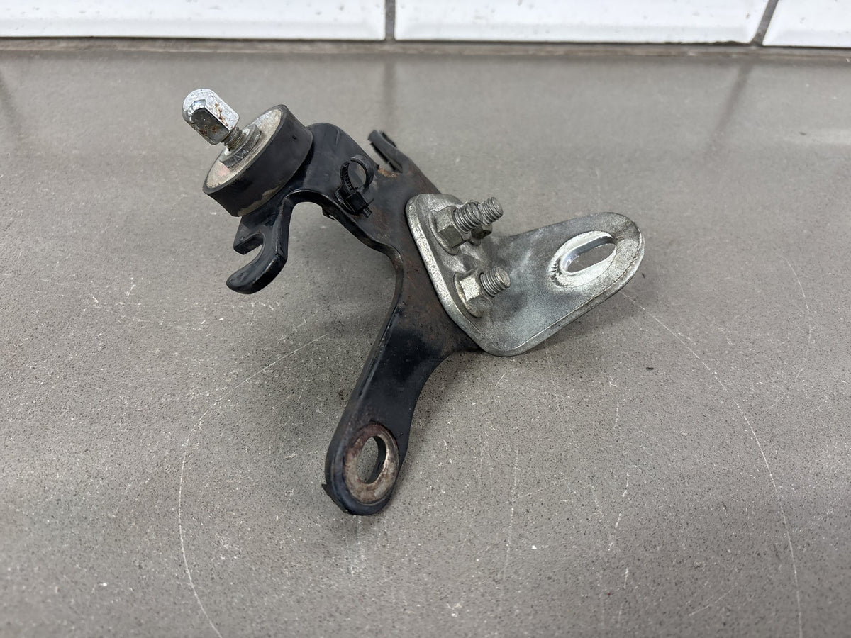 00-05 Harley Heritage Softail FLSTC Top Engine Mount Bracket OEM 16247-00