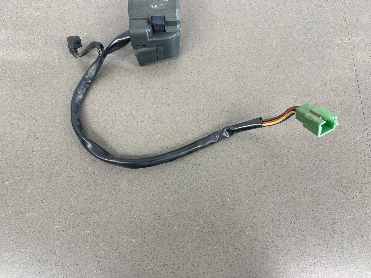 1990-1993 Kawasaki Ninja ZX-11 ZX1100C Right Handlebar Switch Housing 46091-1561