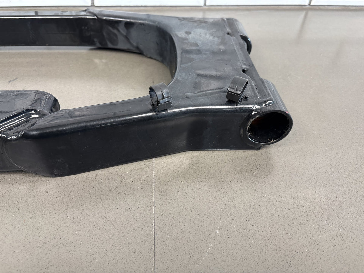 2002-2006 Harley Road King FLHR FLHRI FLHRCI FLHRS Swingarm Black OEM 47549-02A