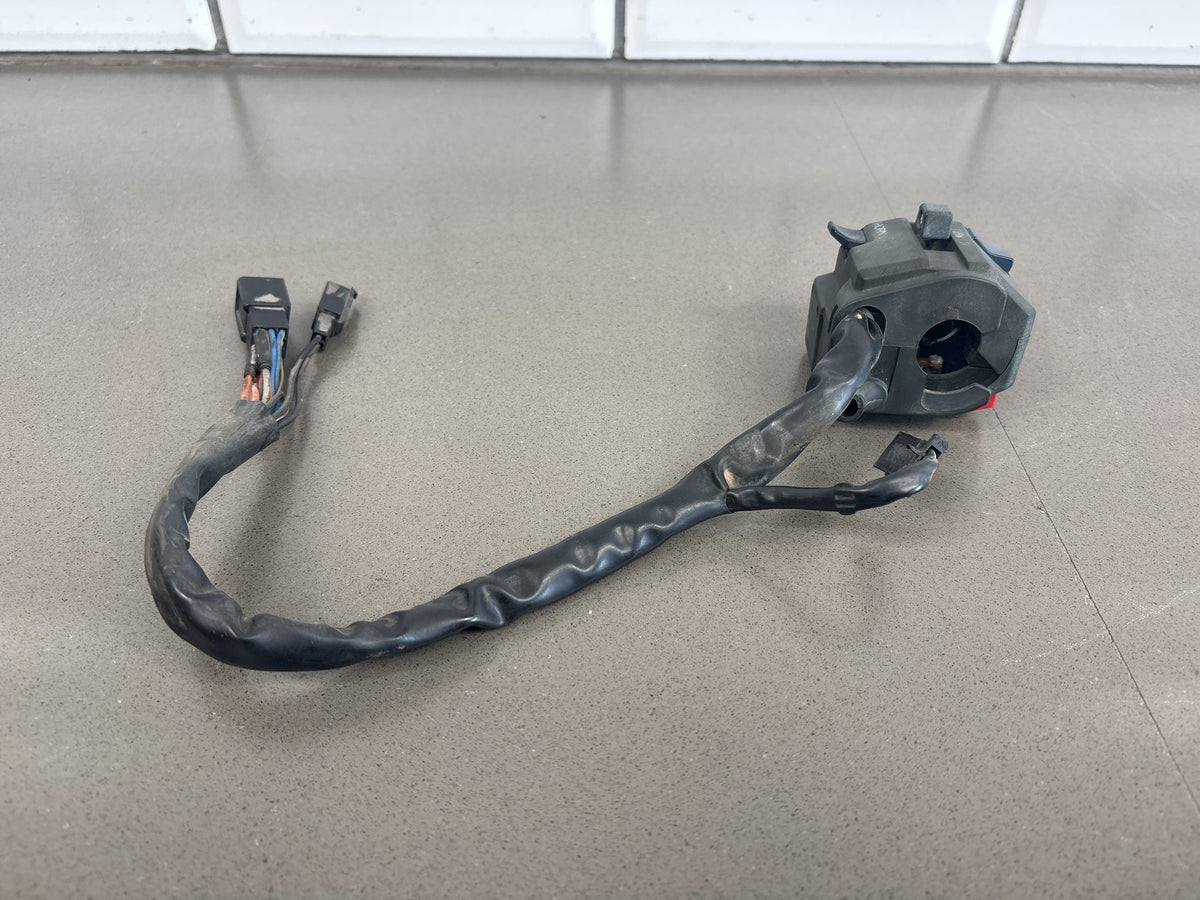 1990-1993 Kawasaki Ninja ZX-11 ZX1100C Left Handlebar Switch Housing 46091-1533