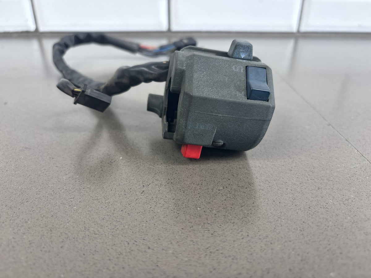 1990-1993 Kawasaki Ninja ZX-11 ZX1100C Left Handlebar Switch Housing 46091-1533