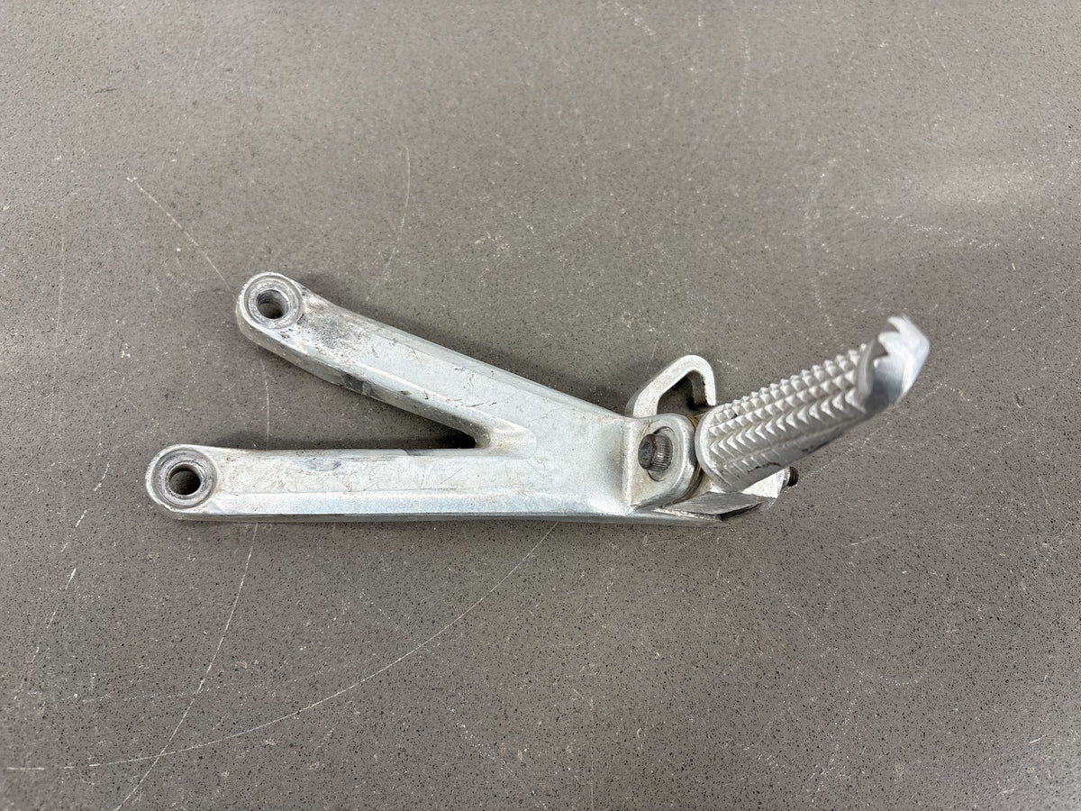 1999-2002 Yamaha YZF-R6 Rear Passenger Foot Peg Brackets Pair OEM