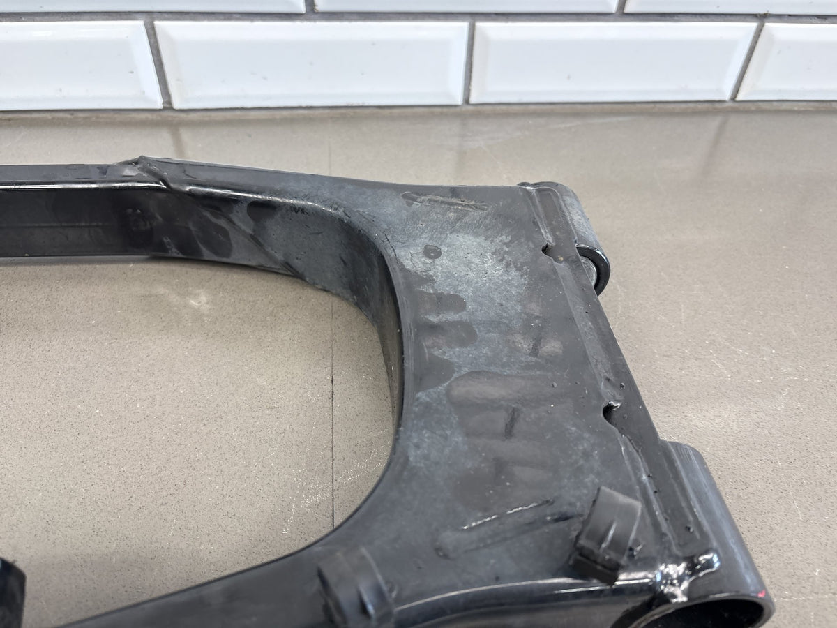 2002-2006 Harley Road King FLHR FLHRI FLHRCI FLHRS Swingarm Black OEM 47549-02A