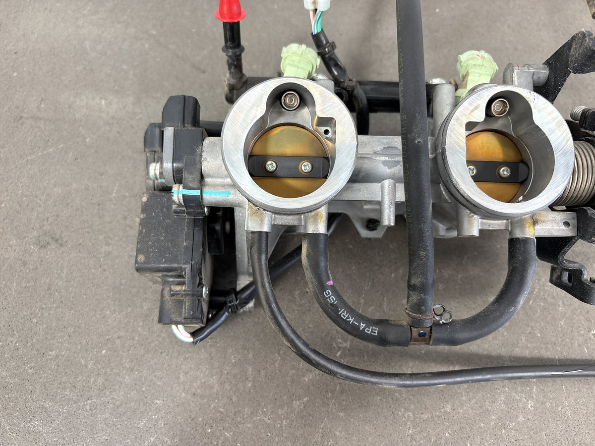 20-22 Kawasaki Ninja 650 EX650 Throttle Body Injectors (California) 16163-1132