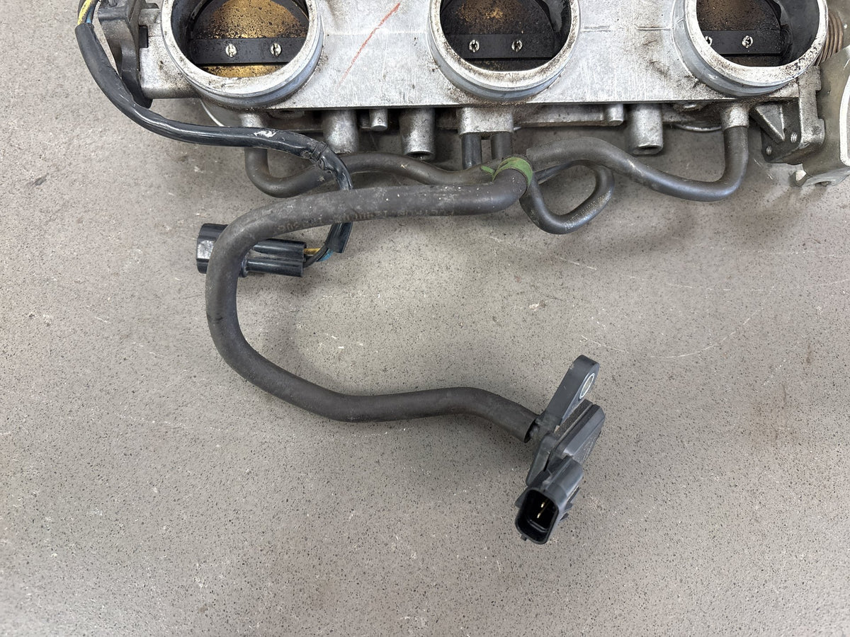 2005-2010 Triumph Sprint ST 1050 Speed Triple Throttle Bodies T1240460 OEM