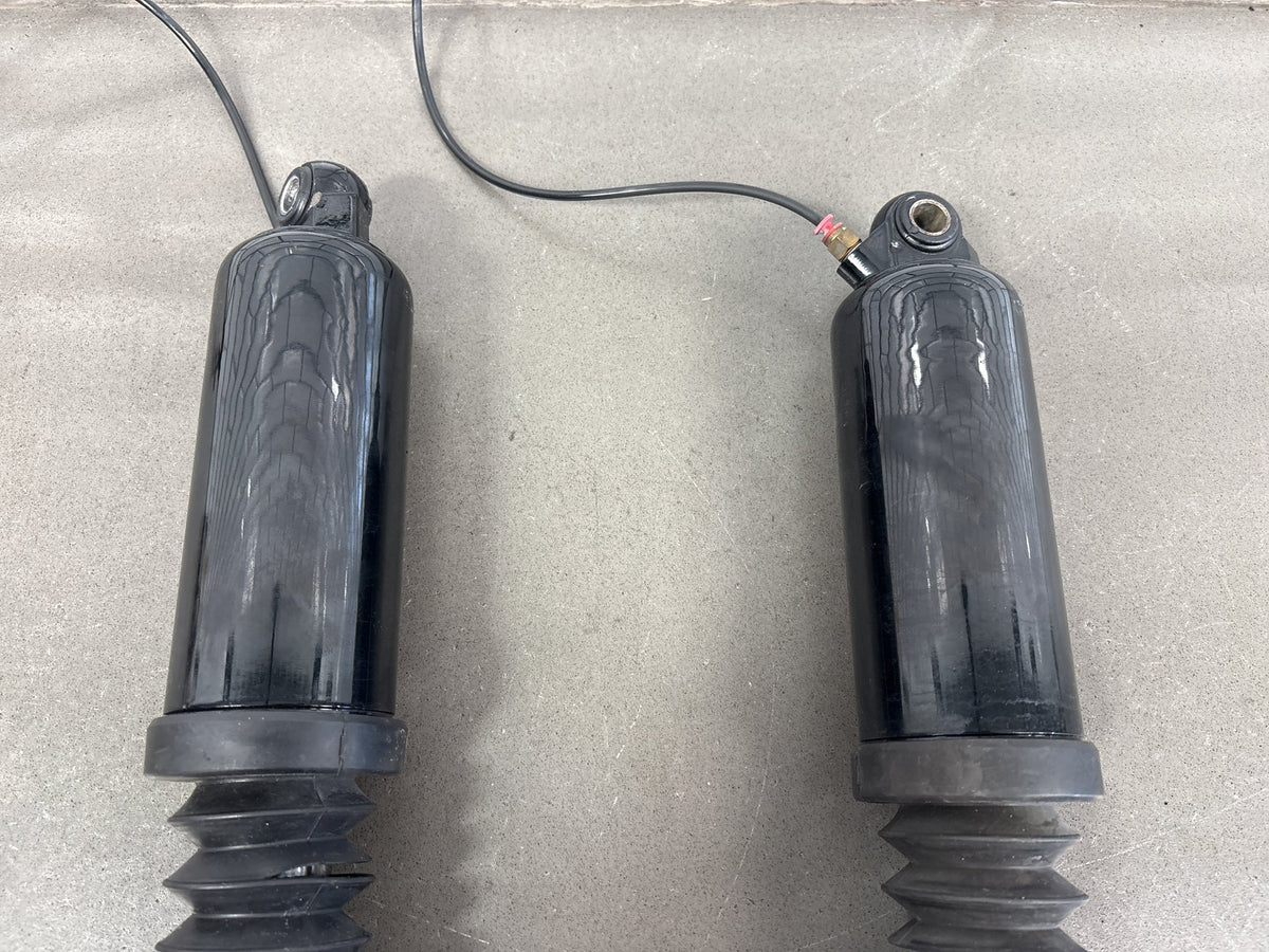 99-06 Harley Road King FLHR FLHRI FLHRCI FLHRS Rear Air Shocks Pair 54565-97C