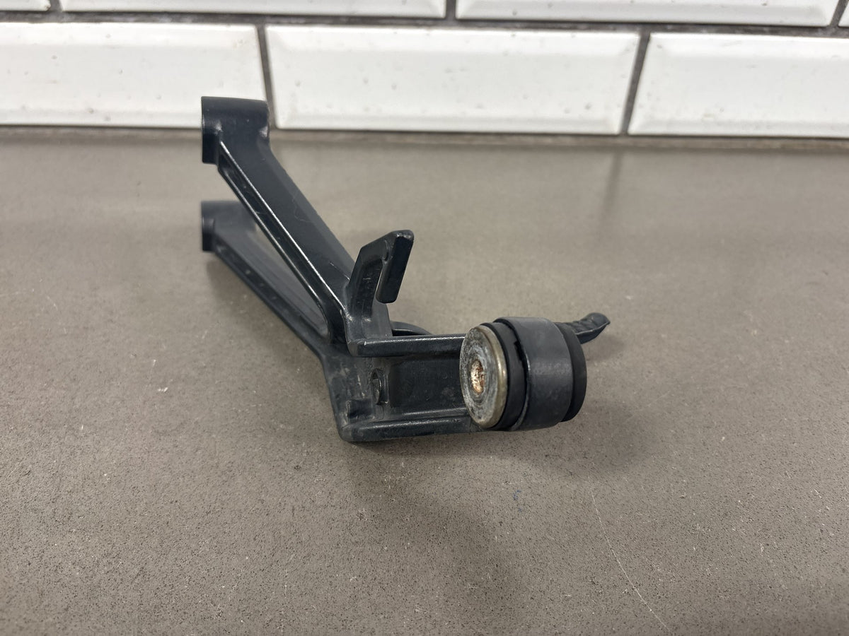 04-09 Suzuki SV650 SV650S Passenger Footpegs Pair OEM 43600-17G20 43700-17G20