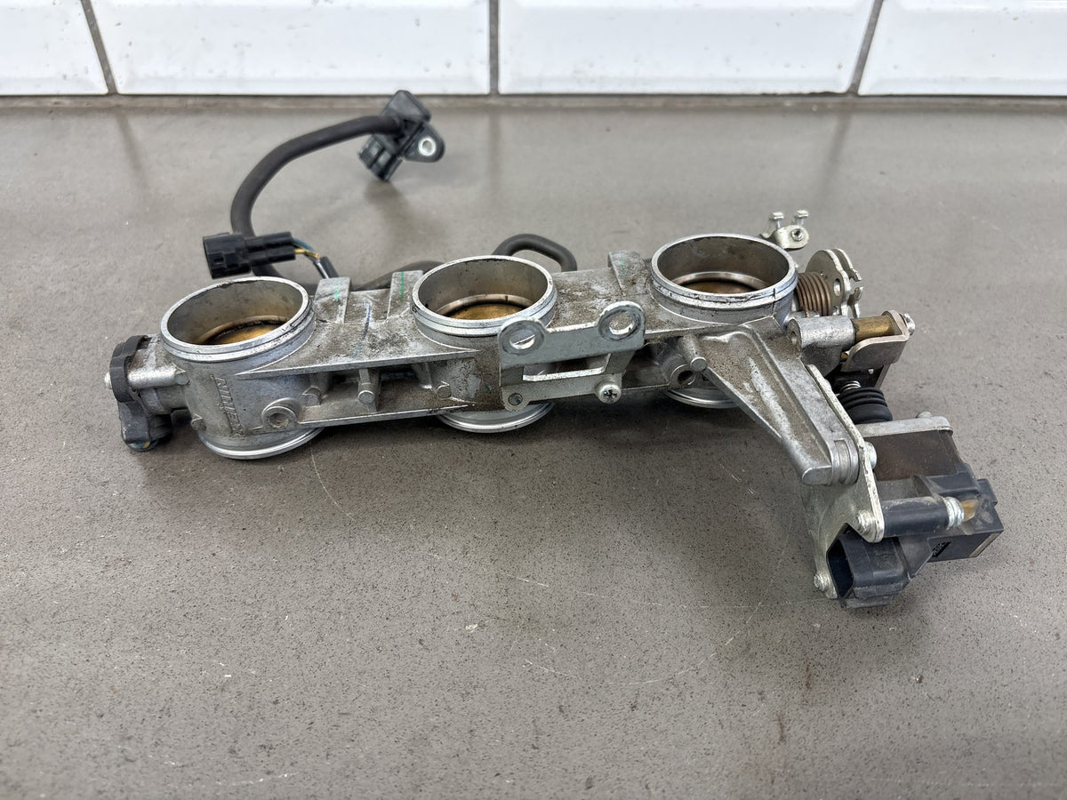2005-2010 Triumph Sprint ST 1050 Speed Triple Throttle Bodies T1240460 OEM