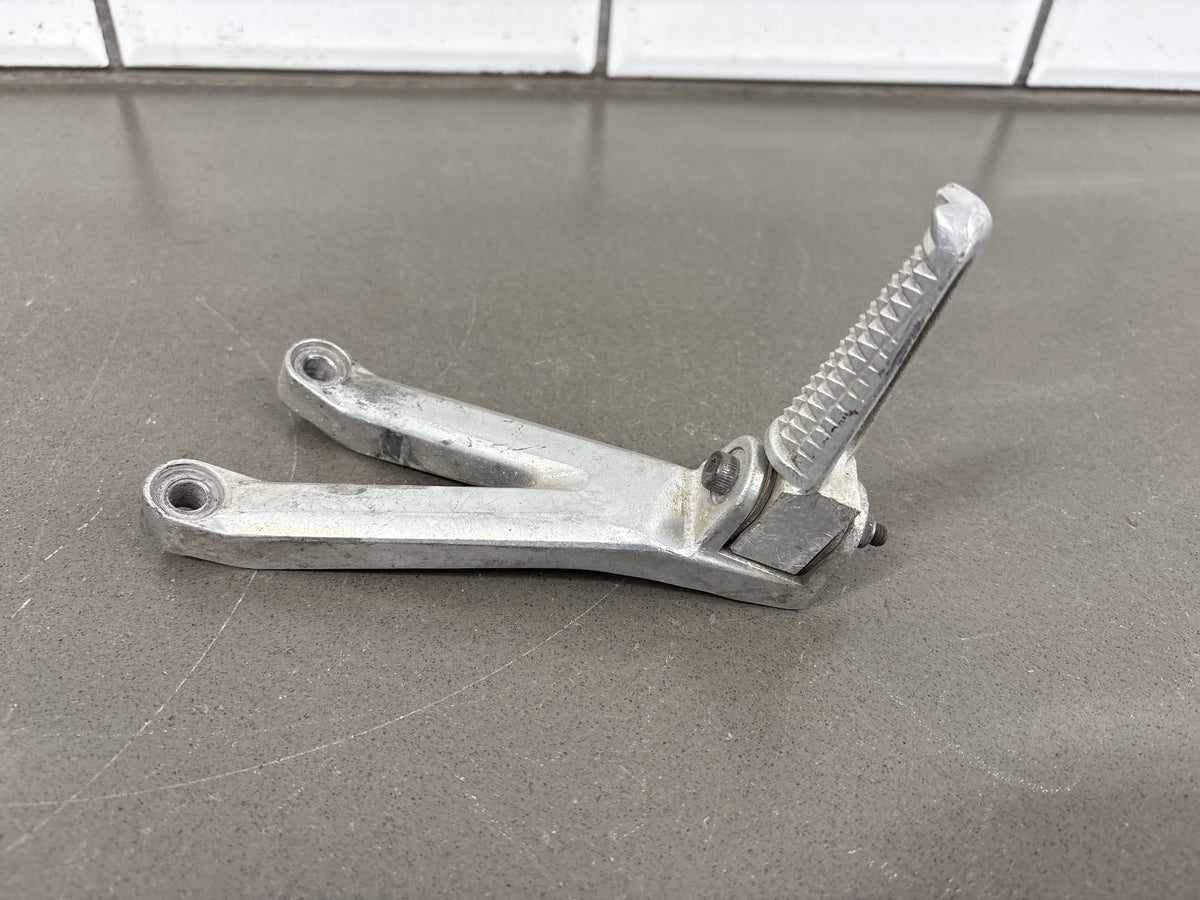 1999-2002 Yamaha YZF-R6 Rear Passenger Foot Peg Brackets Pair OEM
