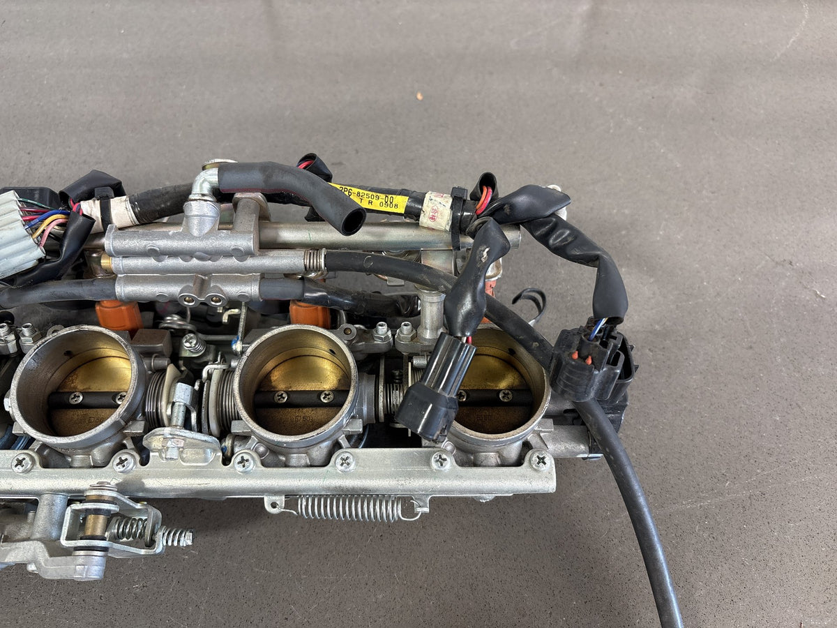 2006 Yamaha FJR1300A Throttle Bodies Injectors Fuel Rail TPS OEM 3P6-13750-01-00