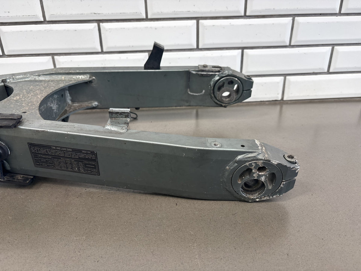 1990-1993 Kawasaki Ninja ZX-11 ZX1100C Swingarm Swing Arm OEM 33001-1351
