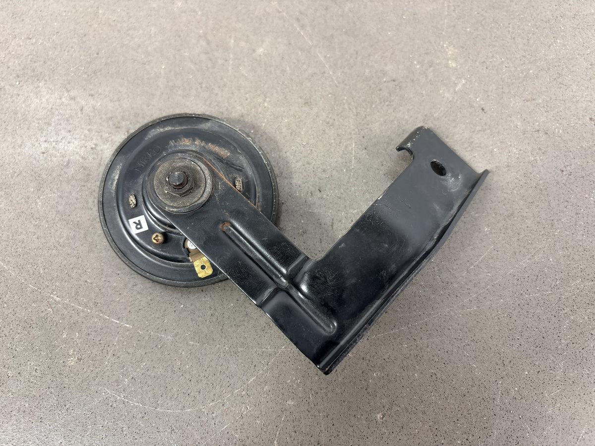 1990-1993 Kawasaki Ninja ZX-11 ZX1100C Horn Pair With Brackets OEM 27003-1320