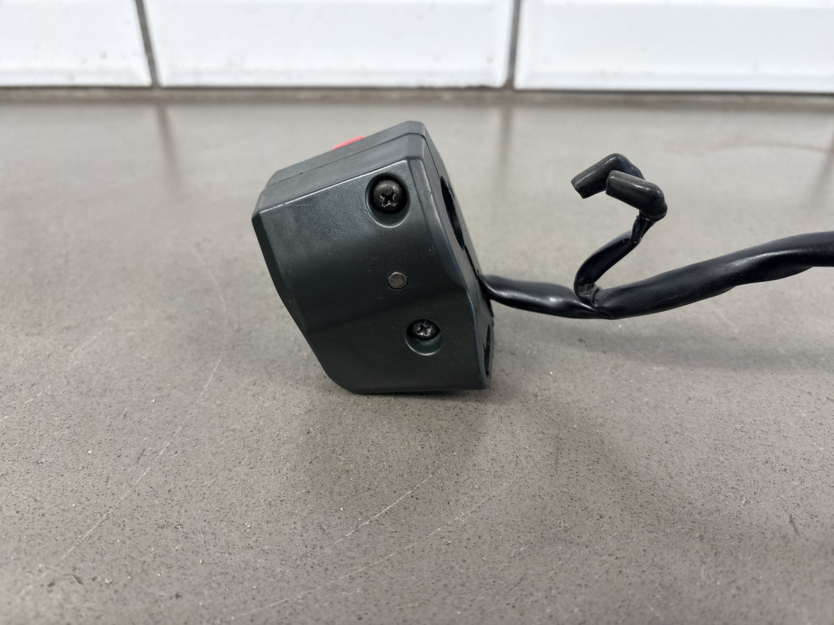 1990-1993 Kawasaki Ninja ZX-11 ZX1100C Right Handlebar Switch Housing 46091-1561