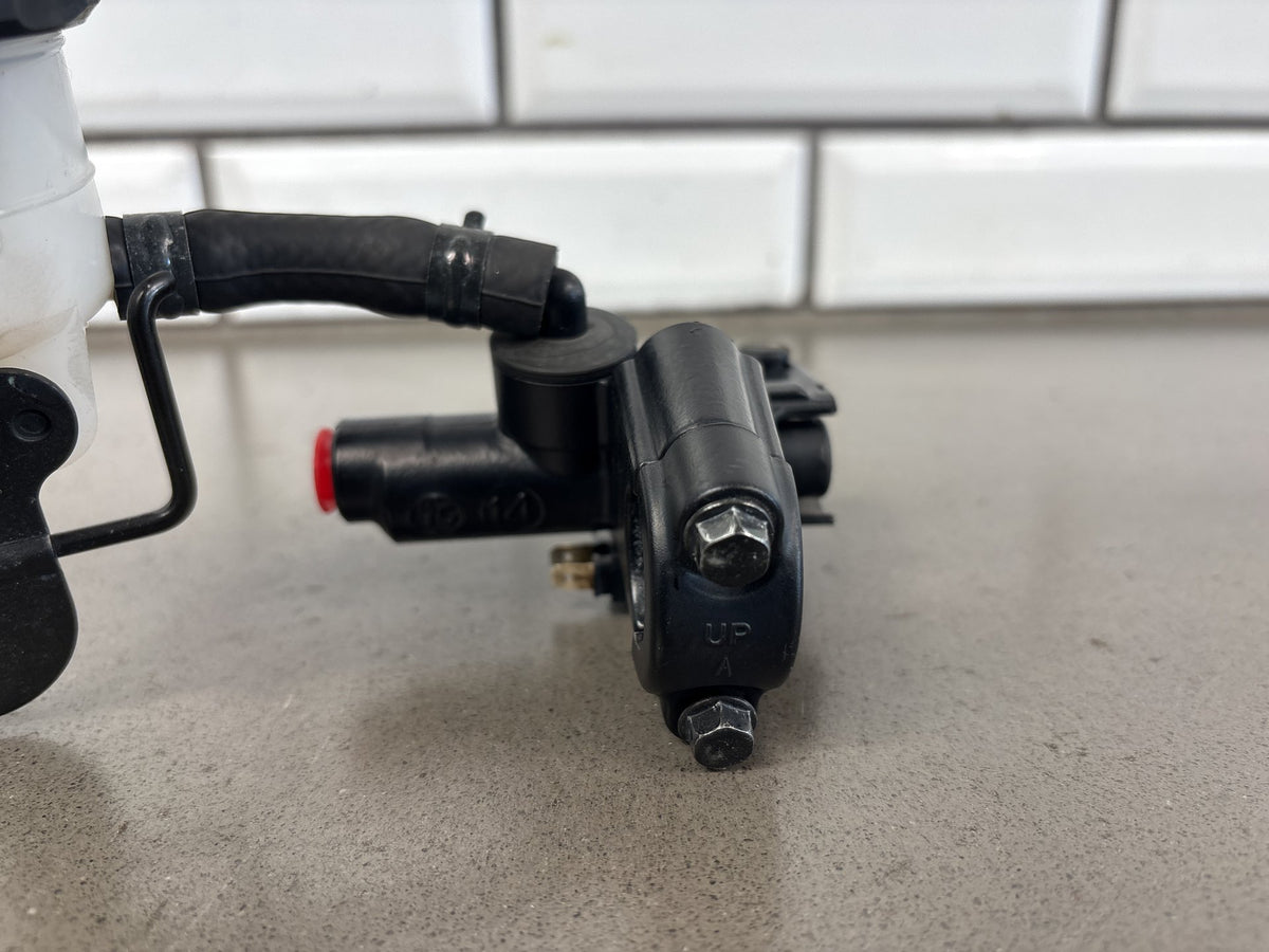 1999-2007 Yamaha YZF600R Front Brake Master Cylinder Nissin W Reservoir OEM