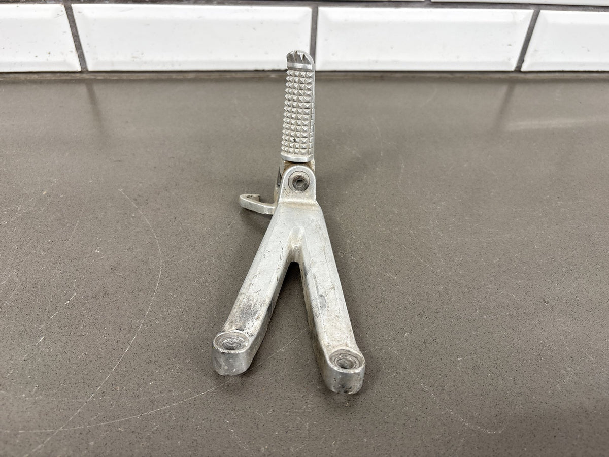 1999-2002 Yamaha YZF-R6 Rear Passenger Foot Peg Brackets Pair OEM