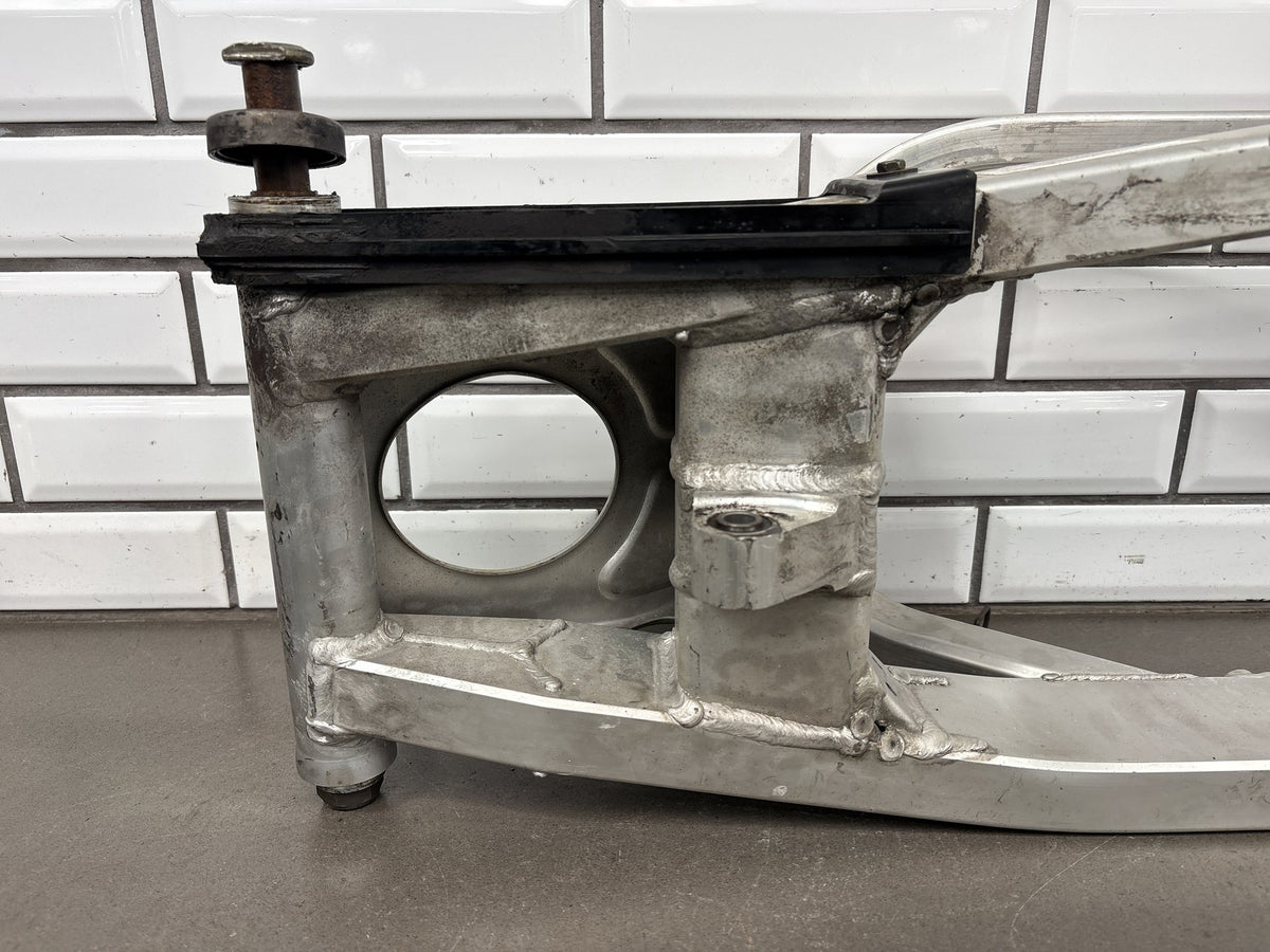 1999-2000 Yamaha YZF-R6 Rear Swingarm Swing Arm OEM