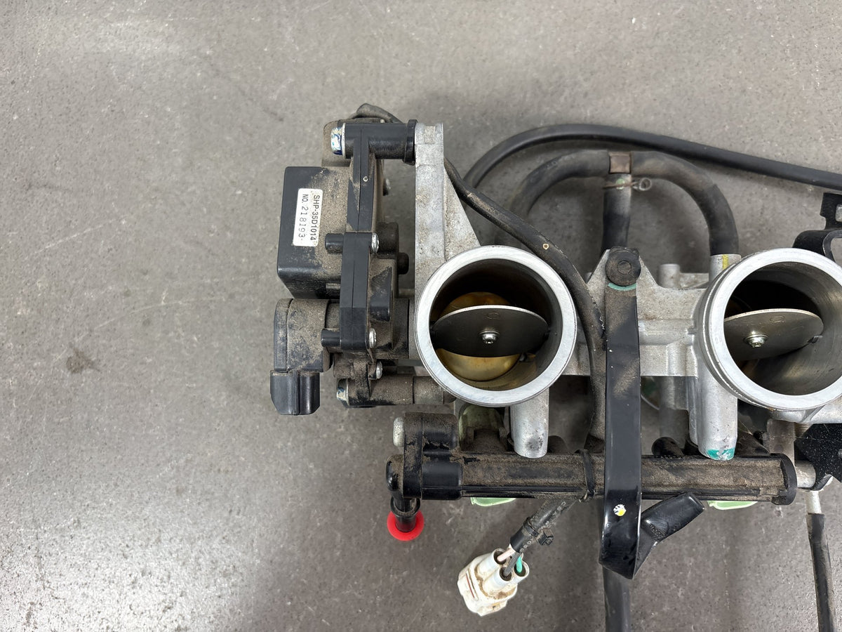 20-22 Kawasaki Ninja 650 EX650 Throttle Body Injectors (California) 16163-1132