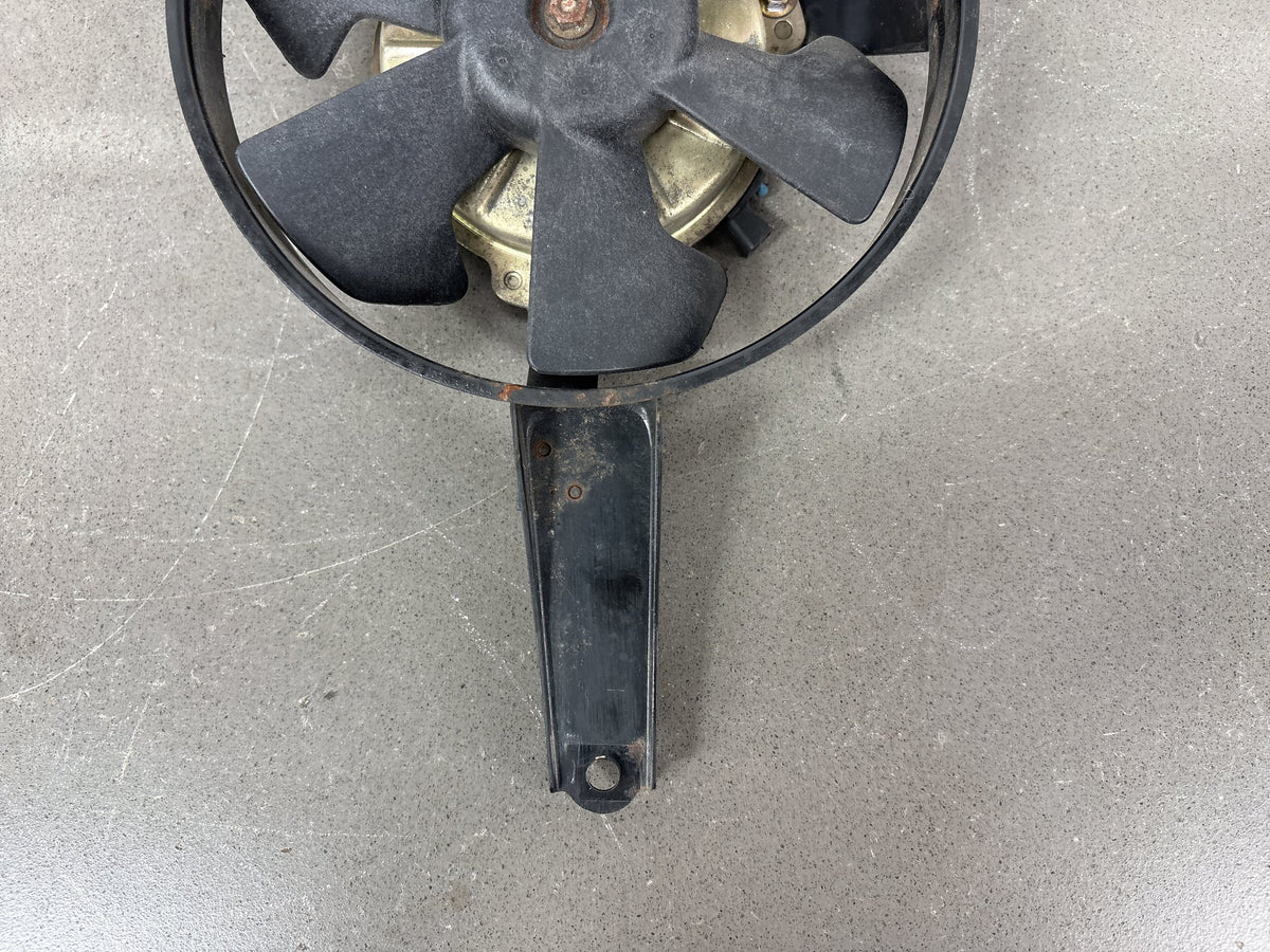 1999-2002 Yamaha YZF-R6 YZFR6 5EB Radiator Cooling Fan Motor Shroud OEM