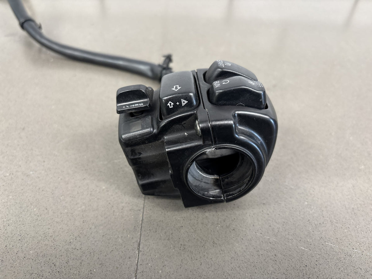 2002-2006 Harley Road King FLHRCI Right Switch Housing Black Cruise OEM 71564-96