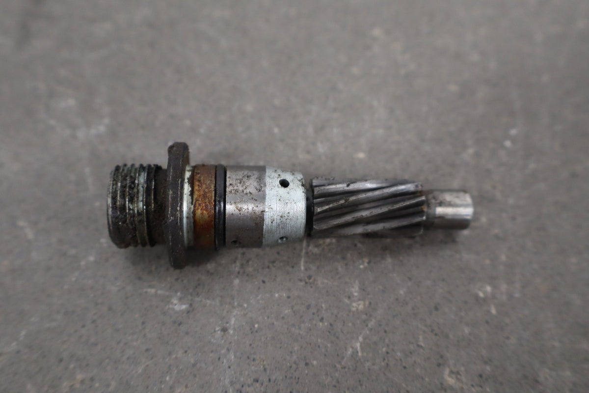1973-1975 Yamaha RD350 Tach Drive Shaft Gear OEM 27-81786-10-00