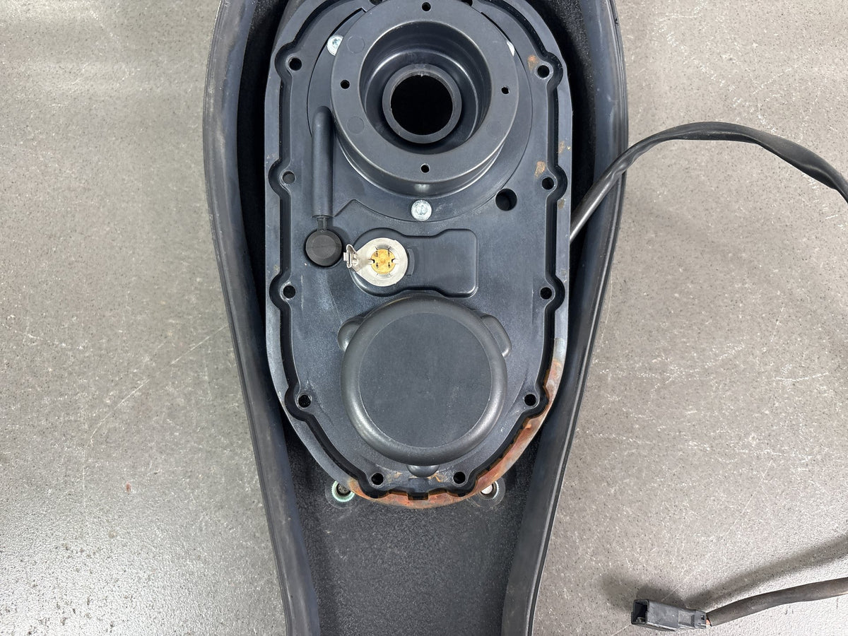 2006 Dyna Super Glide FXDI Harley Tank Dash Console 61692-04