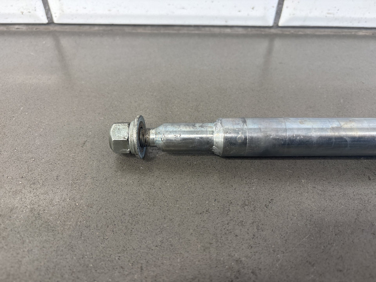 00-06 Harley Road King FLHR FLHRI FLHRCI FLHRS Front Axle Silver OEM 43364-00