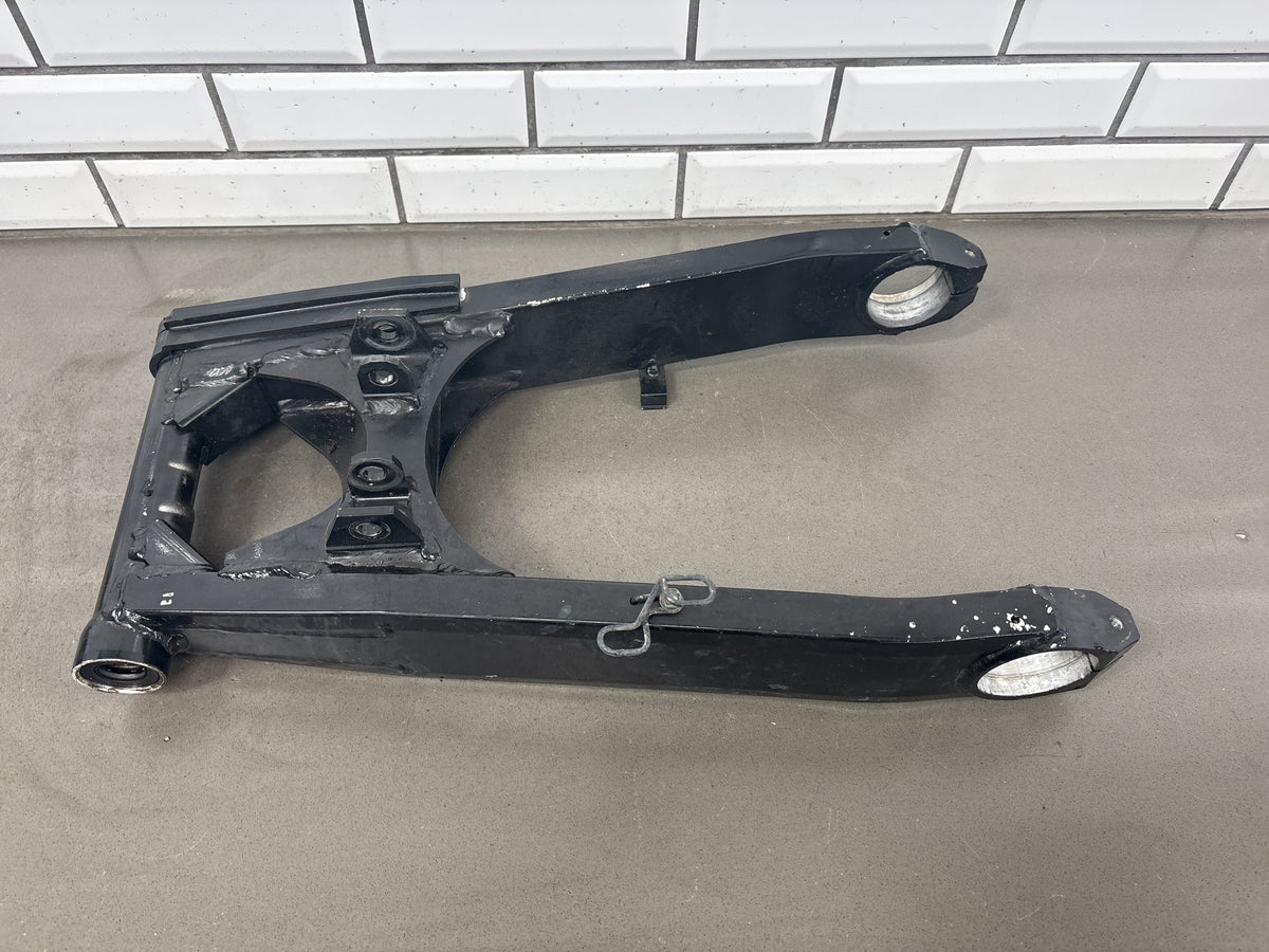 1990-1993 Kawasaki Ninja ZX-11 ZX1100C Swingarm Swing Arm OEM 33001-1351