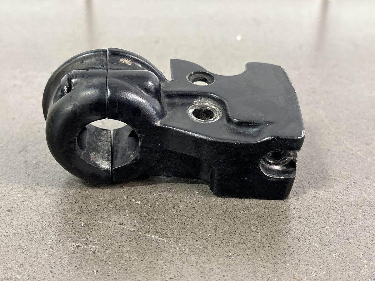 2004-2013 Harley Sportster XL883 XL1200 Clutch Lever Perch Bracket OEM 38671-04