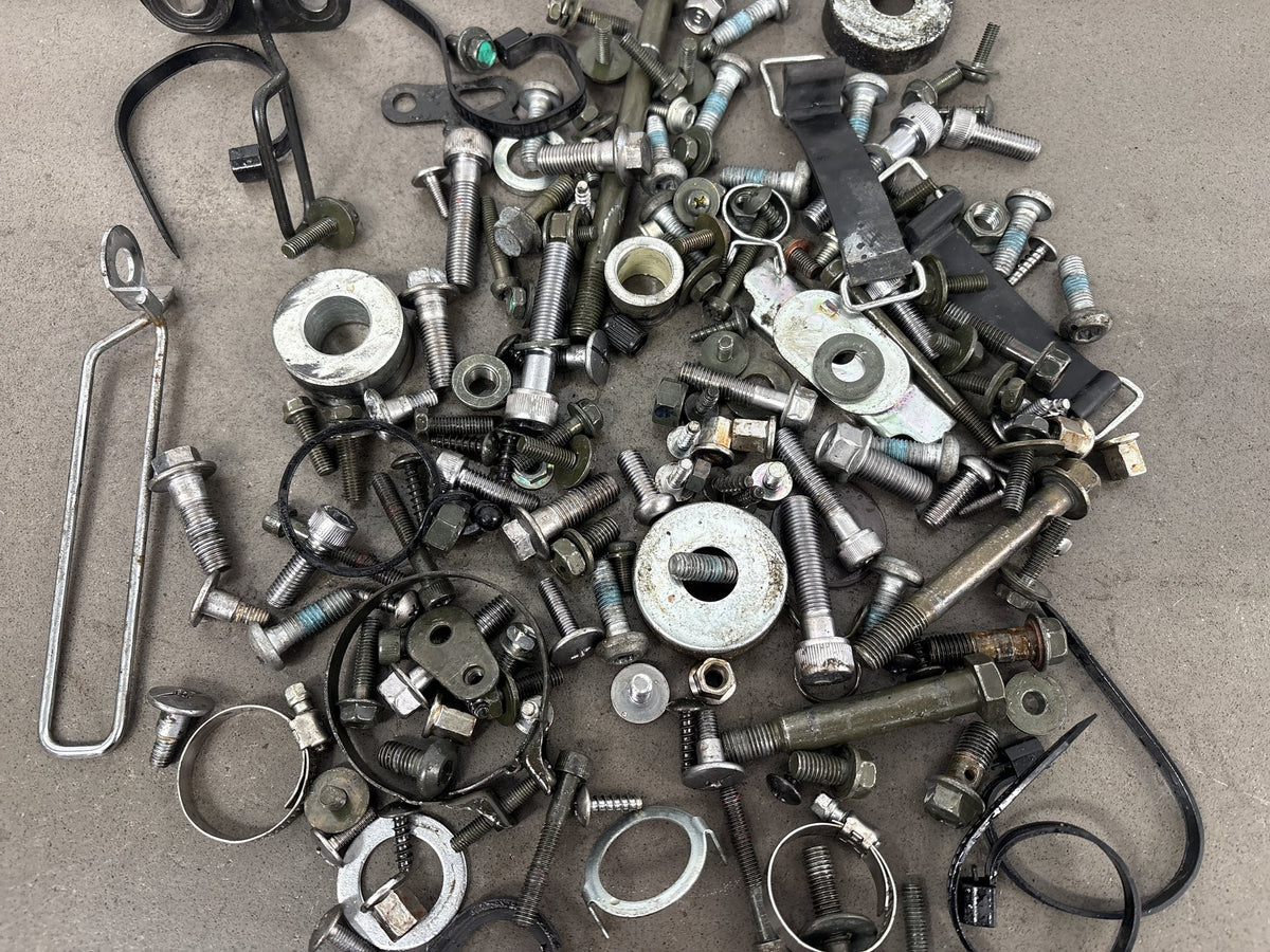 1999-2007 Yamaha YZF600R Hardware Lot
