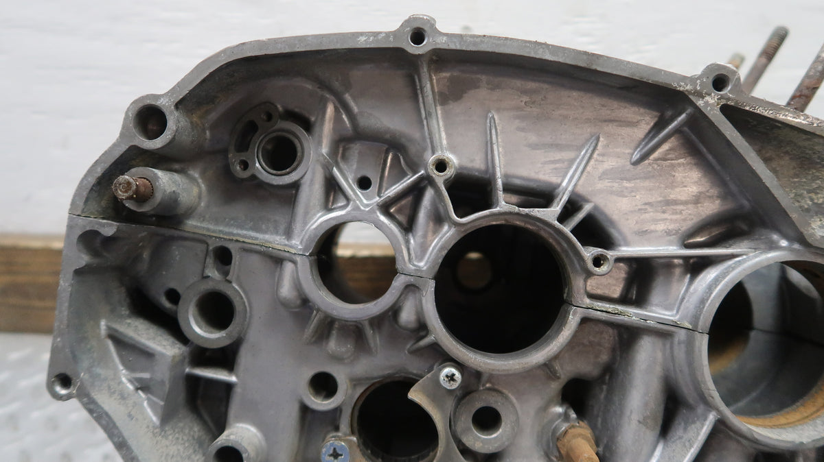 1970-1975 Yamaha R5C RD350 RD250 Crankcases OEM 278-15100-02-00
