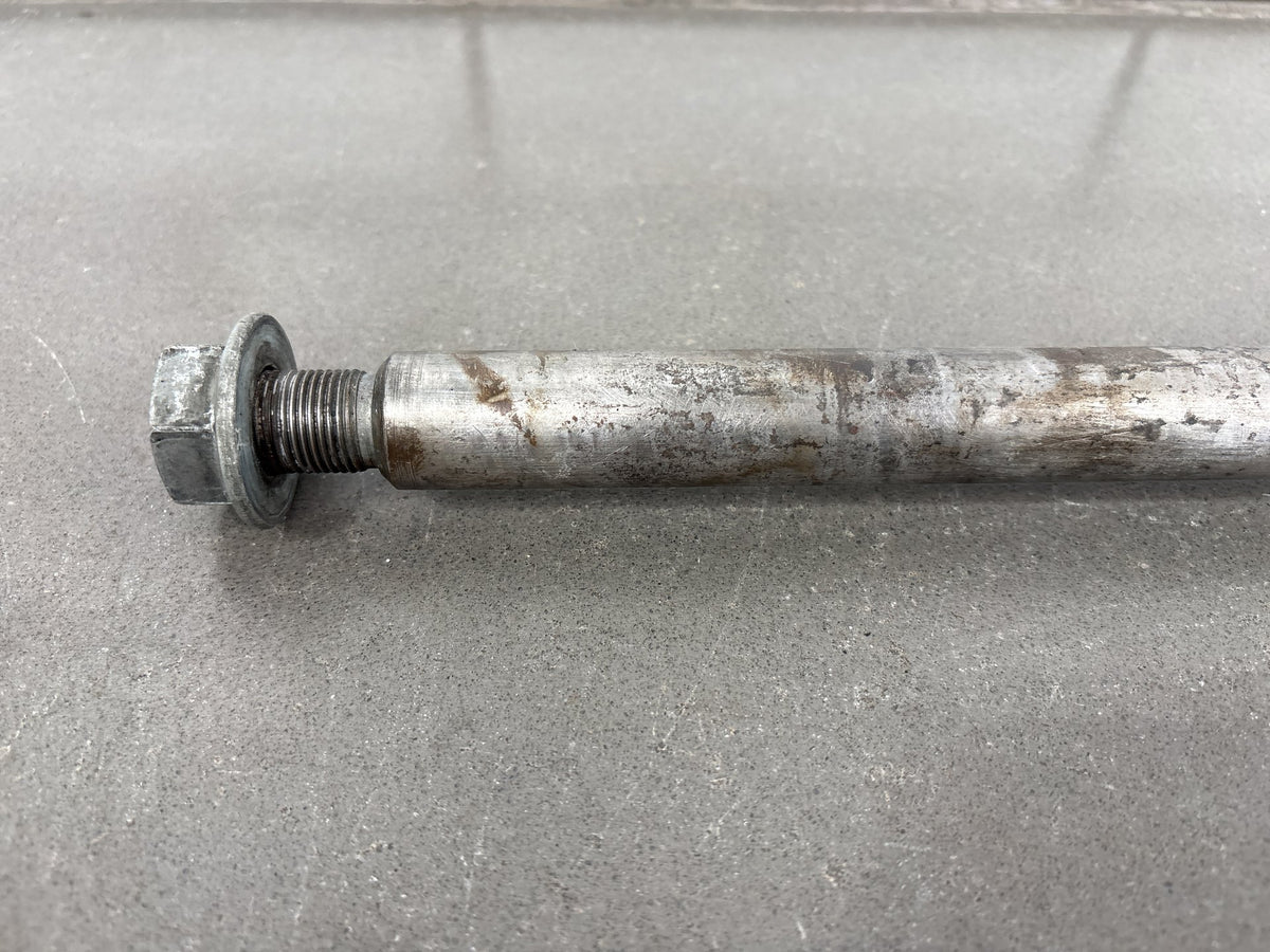 06-07 Dyna Super Glide Street Bob Wide Glide Harley Rear Axle 41114-06