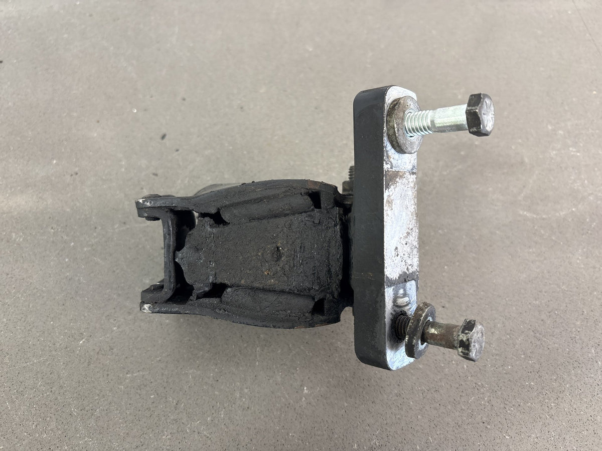 06-17 Dyna Super Glide Street Bob Fat Bob Harley Front Engine Isolator 47583-90B