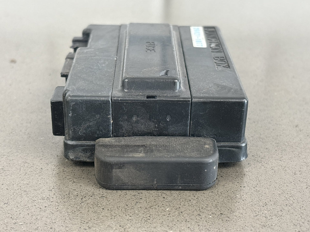 1990-1993 Kawasaki Ninja ZX-11 ZX1100C Junction Fuse Box OEM 26021-1077