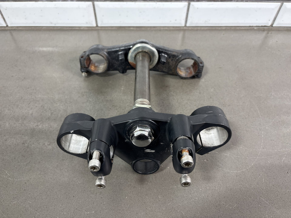 2000 Triumph Tiger 900 T709 Triple Tree OEM T2042409