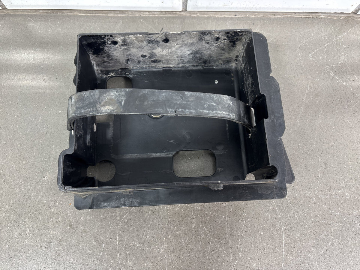 06-08 Dyna Super Glide Street Bob Low Rider Harley Battery Tray Box 70379-06