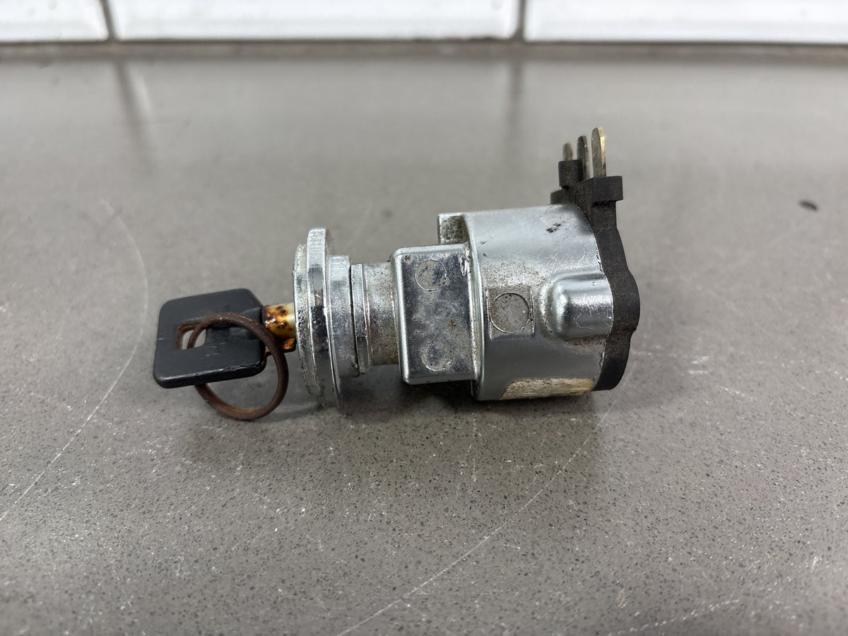 2006 Dyna Super Glide FXDI FXDCI FXDBI FXDLI Harley Ignition Switch 71559-06