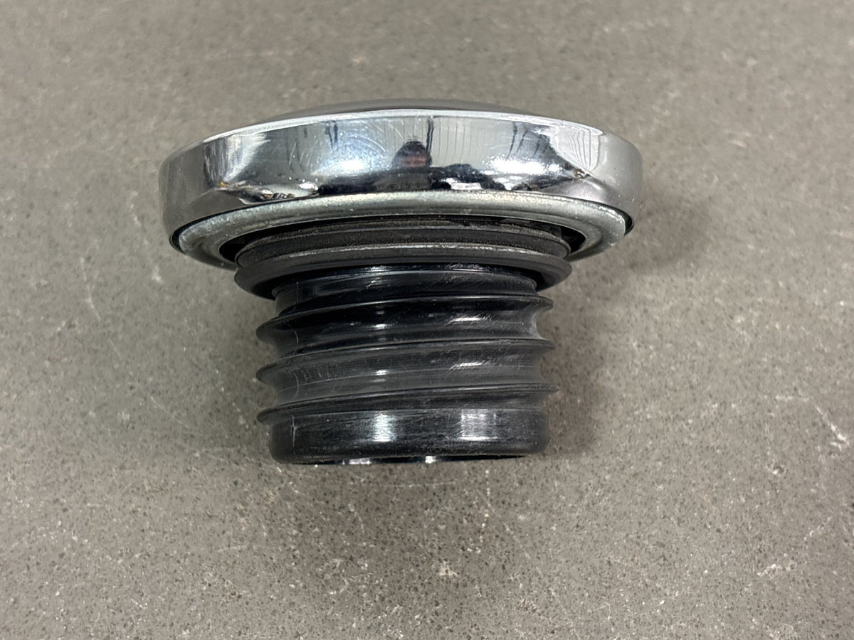 00-05 Harley Heritage Softail FLSTC 99-06 Road King Right Fuel Cap OEM 61272-92C