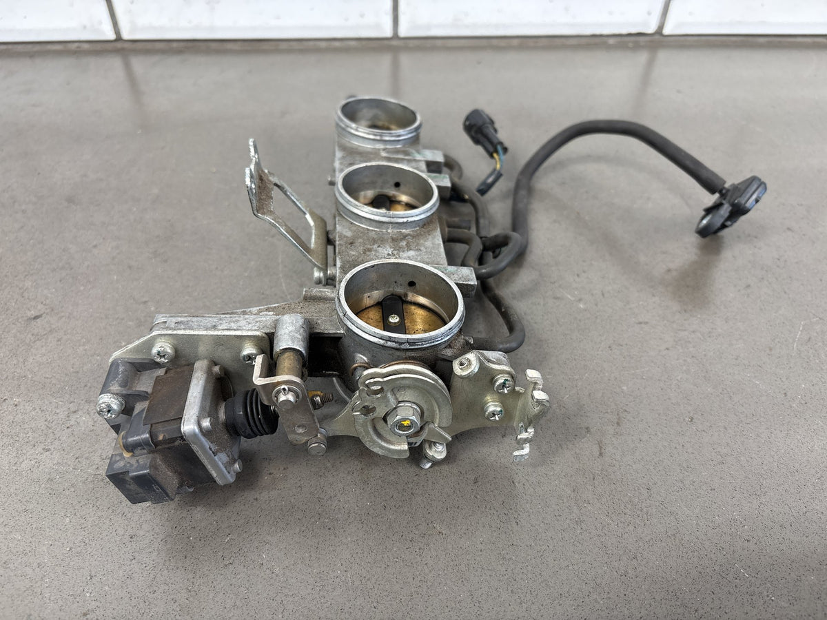 2005-2010 Triumph Sprint ST 1050 Speed Triple Throttle Bodies T1240460 OEM