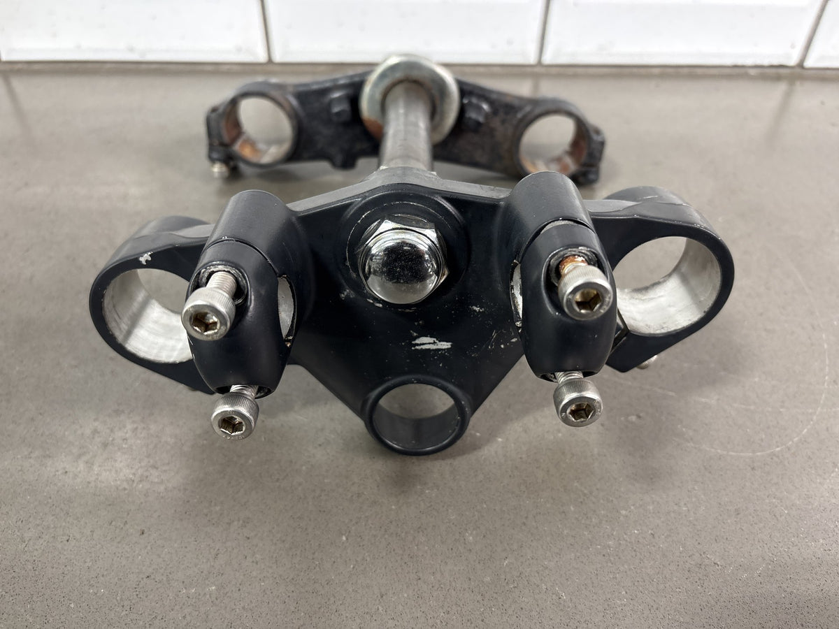 2000 Triumph Tiger 900 T709 Triple Tree OEM T2042409