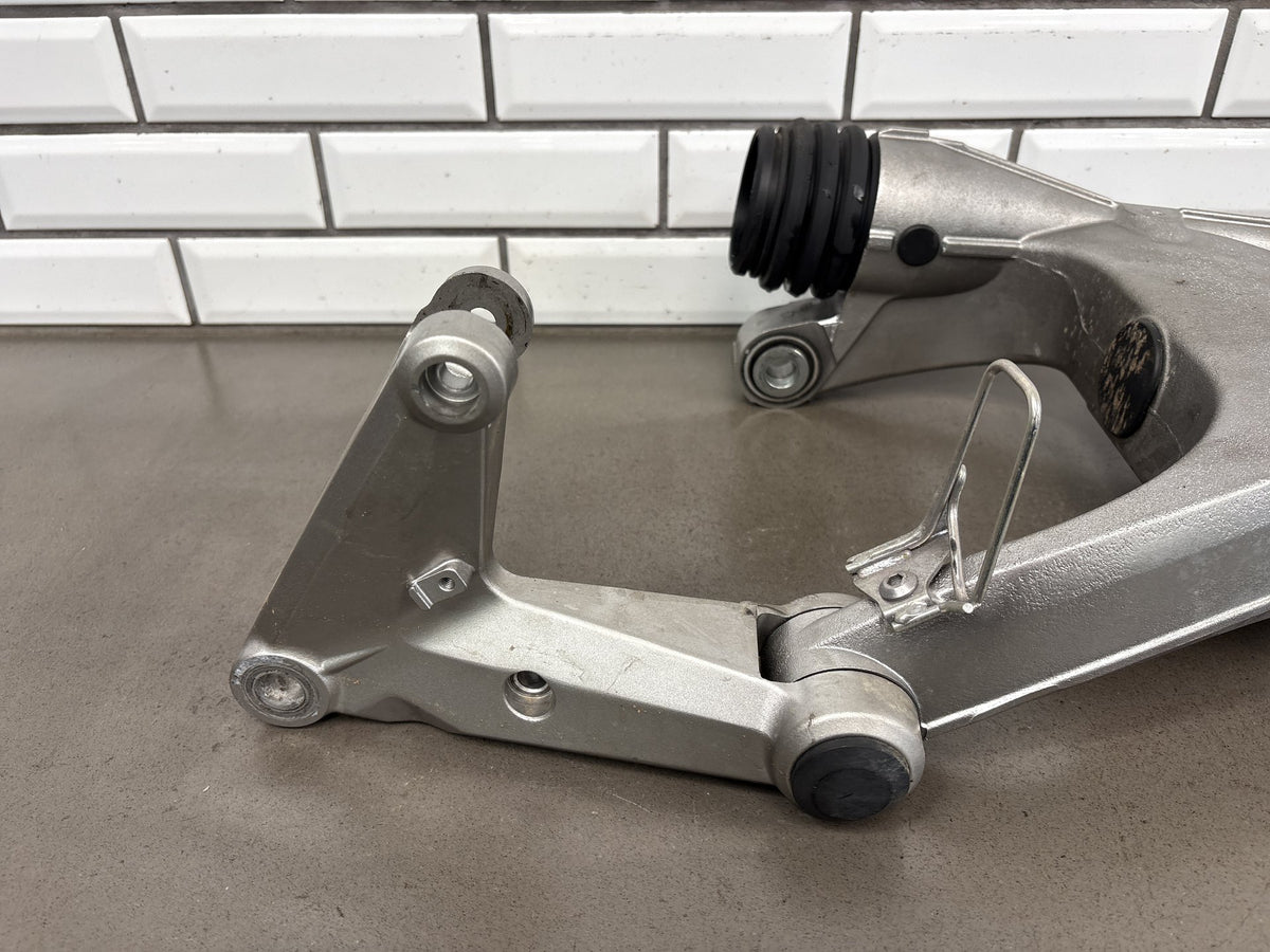 2010-2014 Kawasaki Concours 14 ZG1400 Swingarm 33001-0145