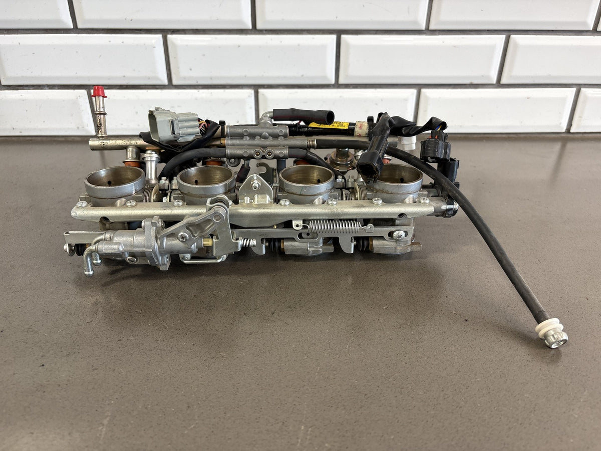 2006 Yamaha FJR1300A Throttle Bodies Injectors Fuel Rail TPS OEM 3P6-13750-01-00