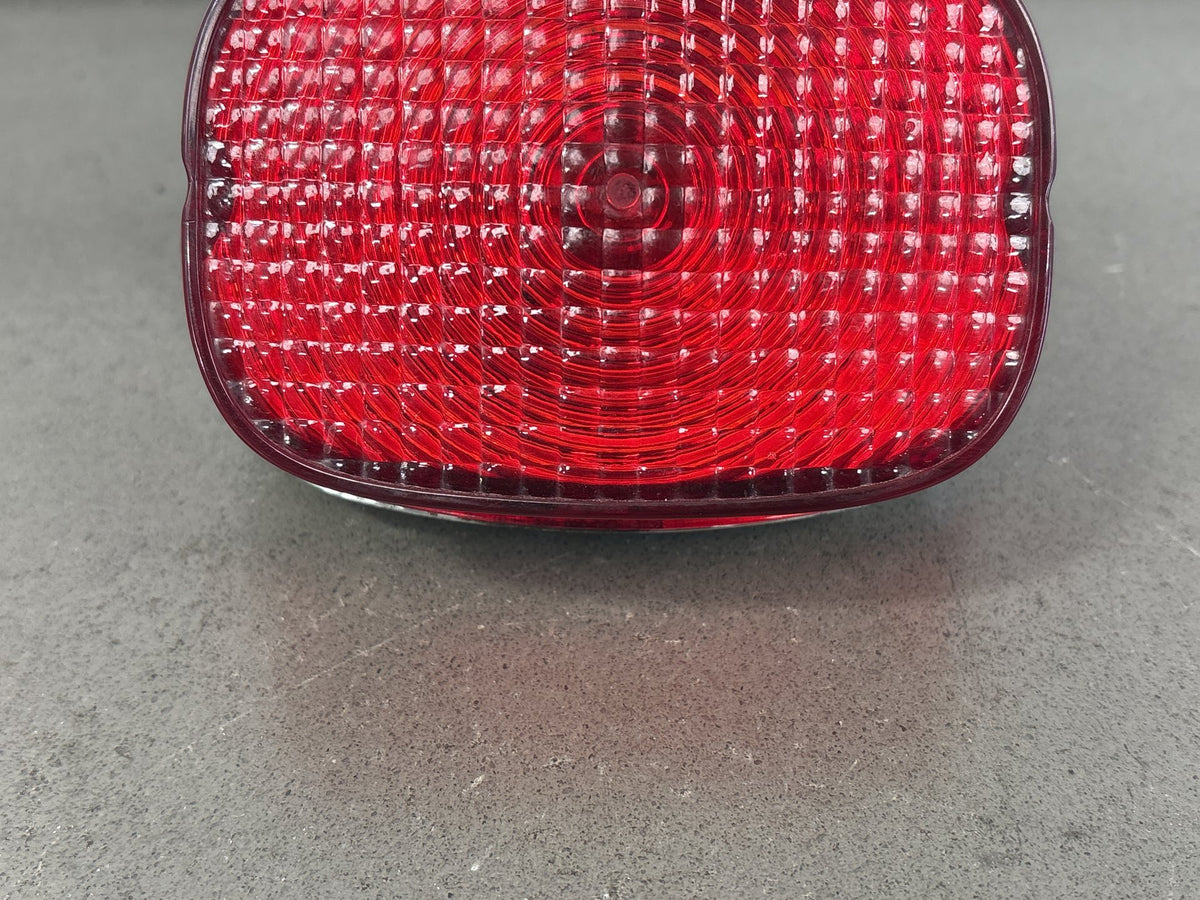 99-05 Harley Road King FLHR FLHRI FLHRCI FLHRS FLHRSI Tail Light & Base 68368-03