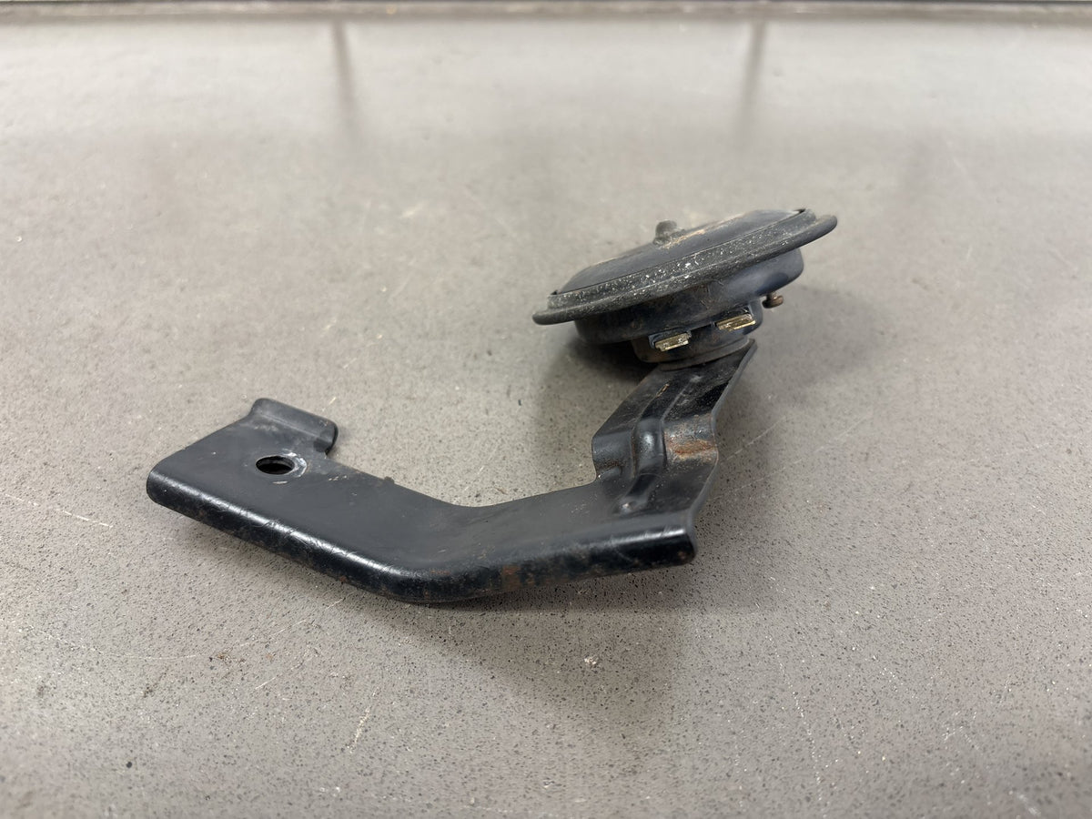 1990-1993 Kawasaki Ninja ZX-11 ZX1100C Horn Pair With Brackets OEM 27003-1320