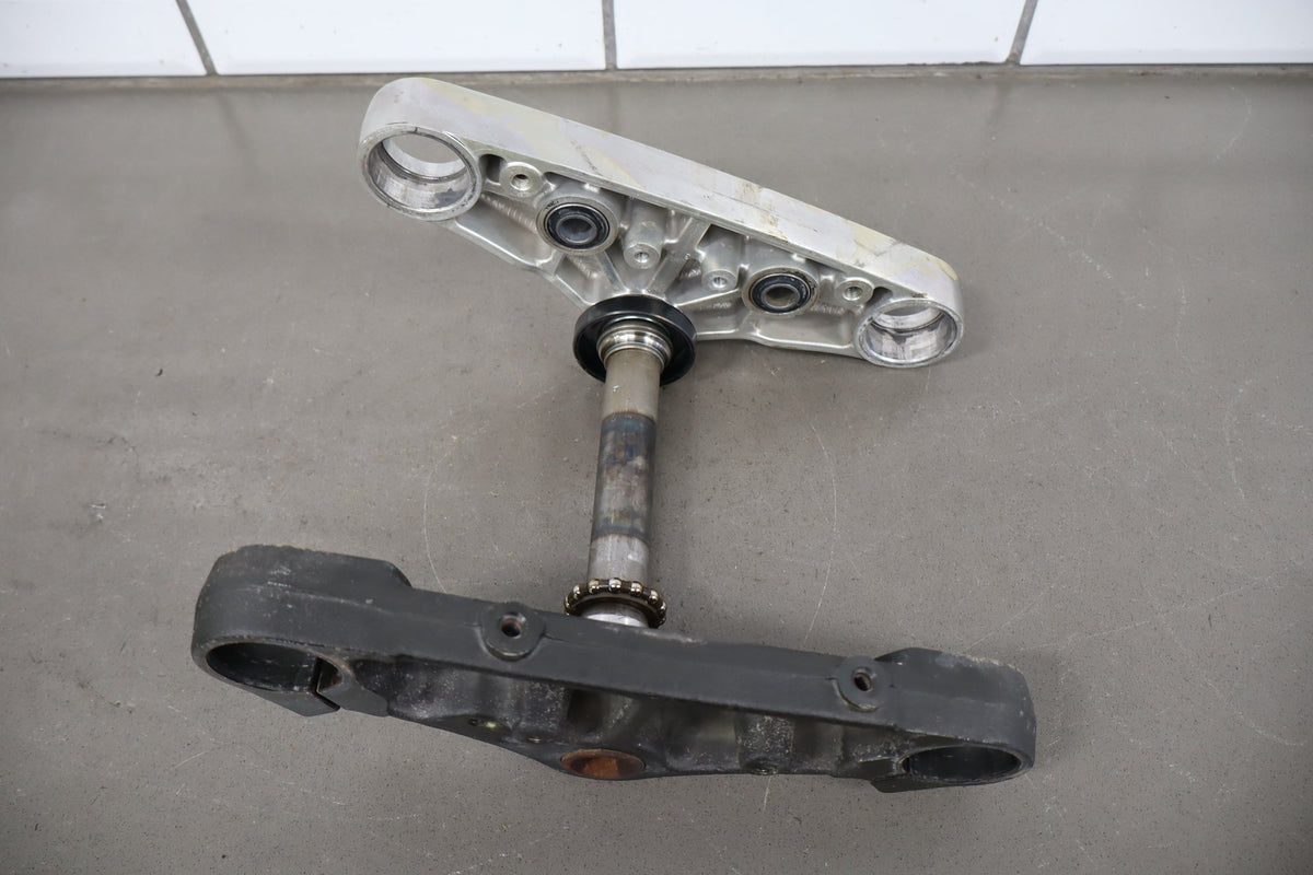2001-04 Suzuki VL800 Volusia Triple Tree Stem OEM 51410-41F20