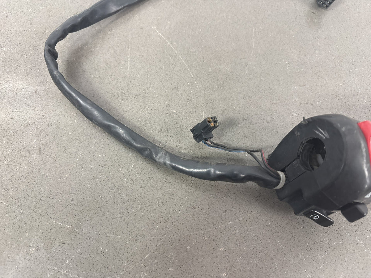 03-09 Suzuki SV650 Right Handlebar Switch Housing OEM 37200-17G10 37200-17G50