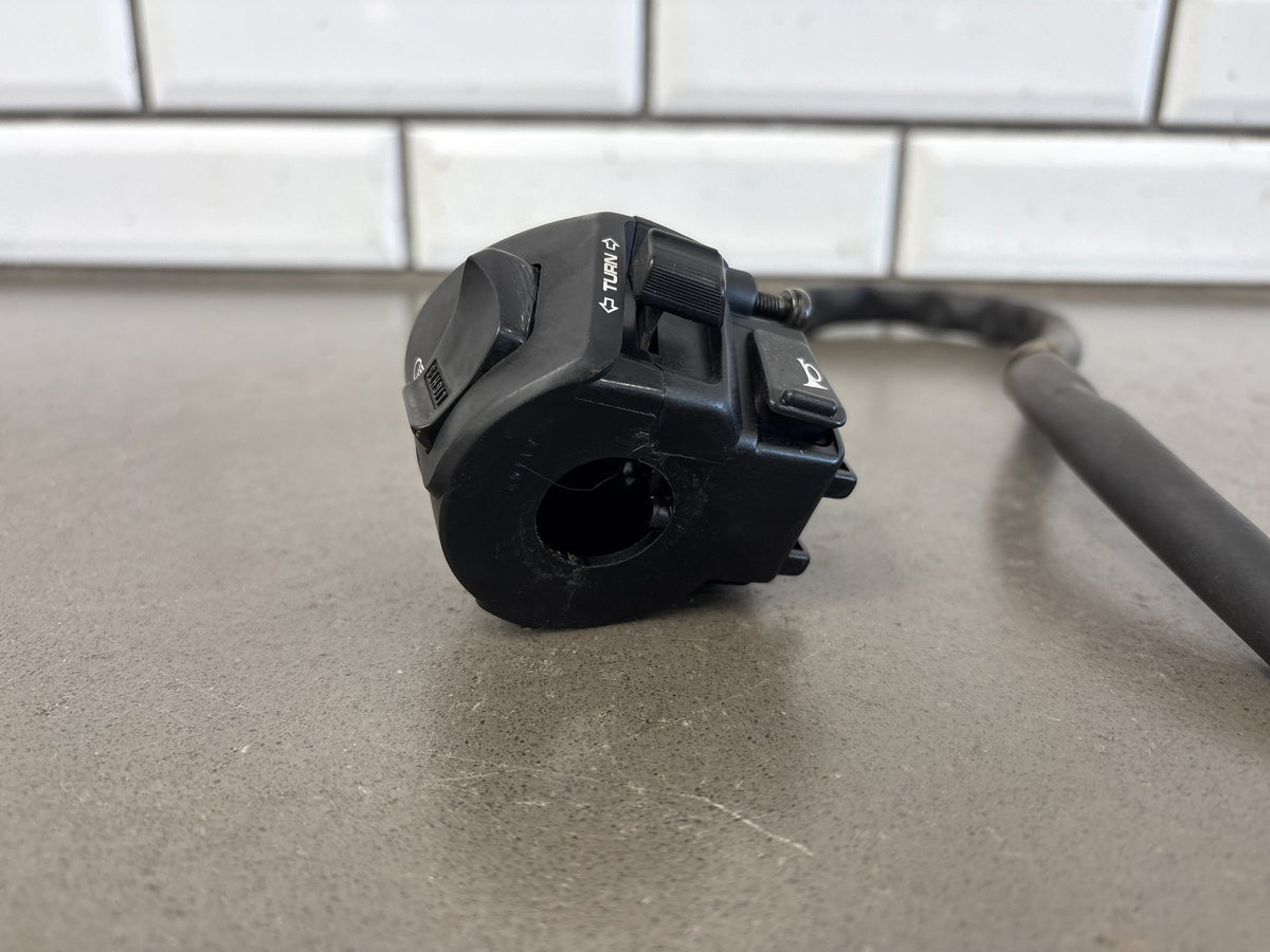 2002-05 Honda VFR800 Interceptor Left Handlebar Switch OEM 35020-MCW-A00