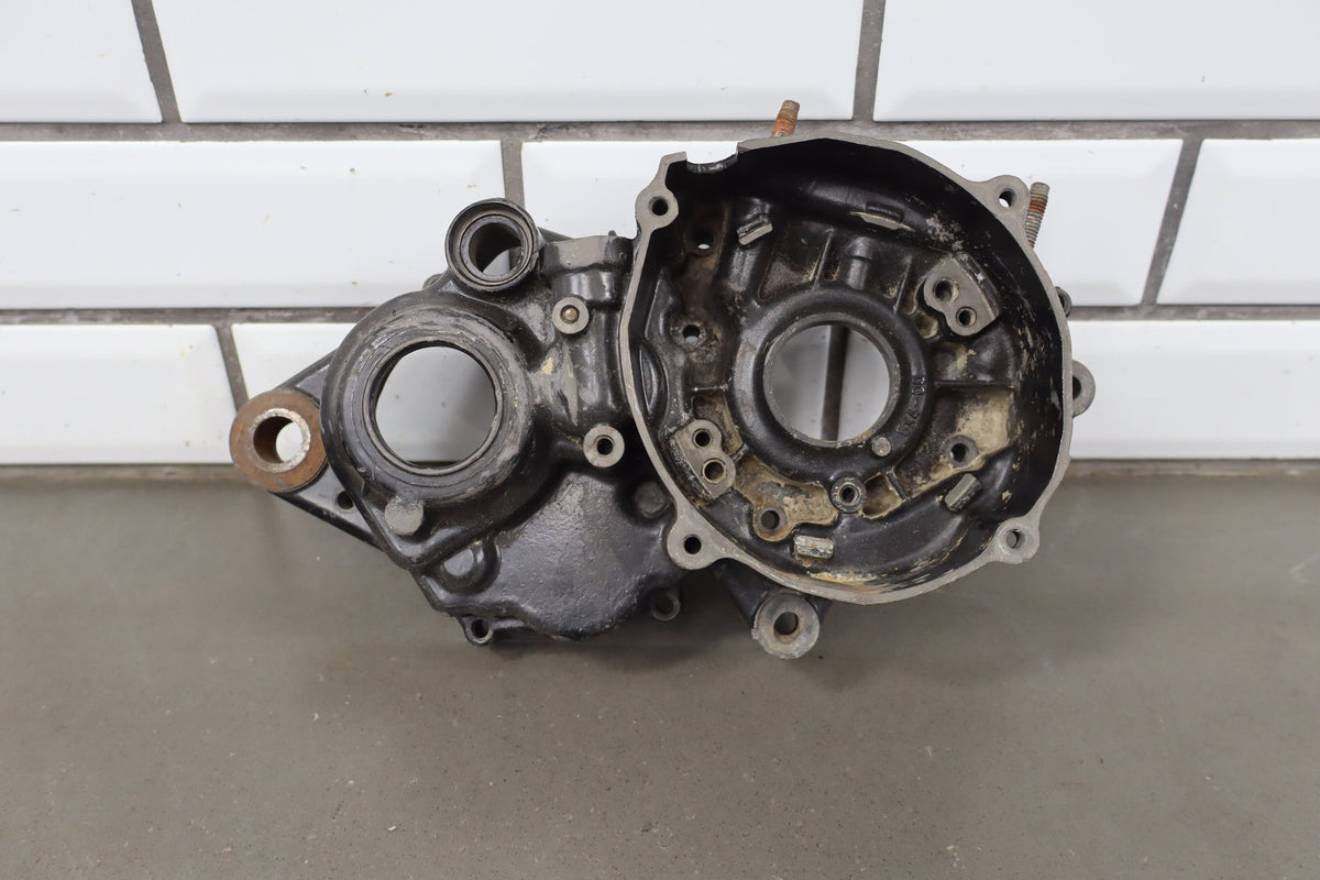 1983-1984 Yamaha YZ125 Right Engine Crankcase OEM 24X-15121-00-00