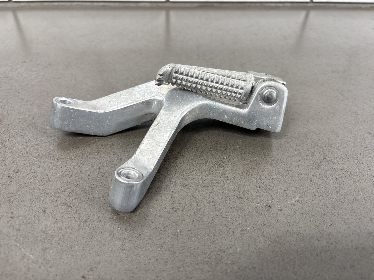 1999-2007 Yamaha YZF600R Pair Rear Passenger Foot Pegs w/ Brackets Silver OEM
