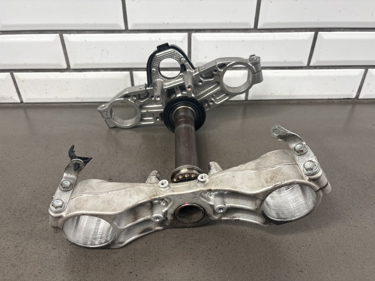 2010-14 Kawasaki Concours 14 ZG1400 Triple Tree Set Silver OEM 44039-0052-458